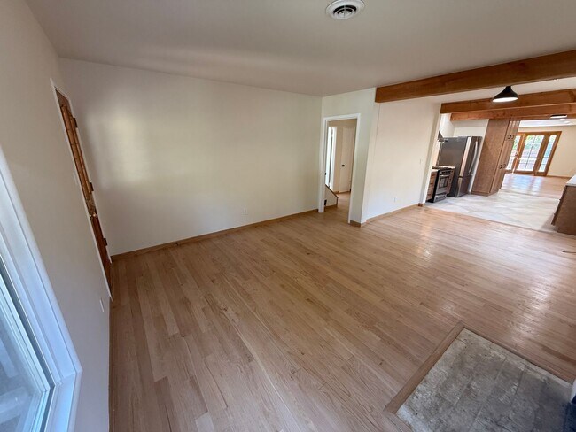 Foto del edificio - Completely Remodeled-Turnkey 3 Bedroom , 2 Bath Home with Garage