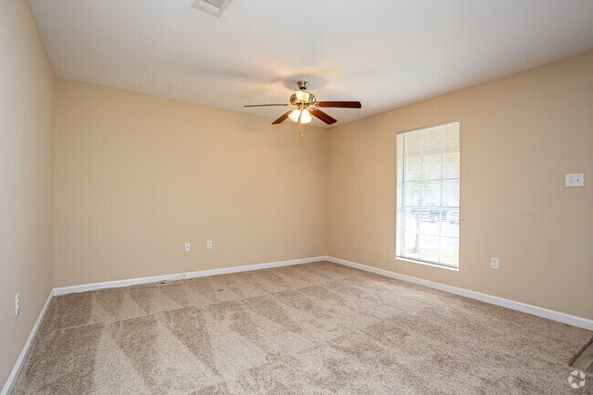 2HAB, 2BA - grande 1.050 ft² - Ole London Towne - Utilities Included
