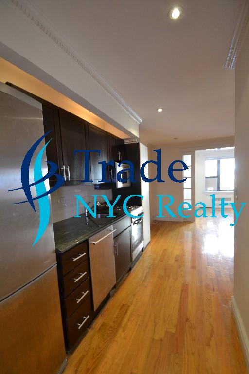 Foto del edificio - 213 W 14th St