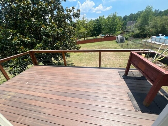 Building Photo - Updated 4 Bedroom Single Family Home in Po...