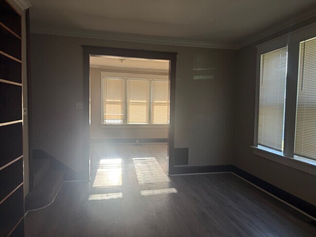 Building Photo - 823 Pine St