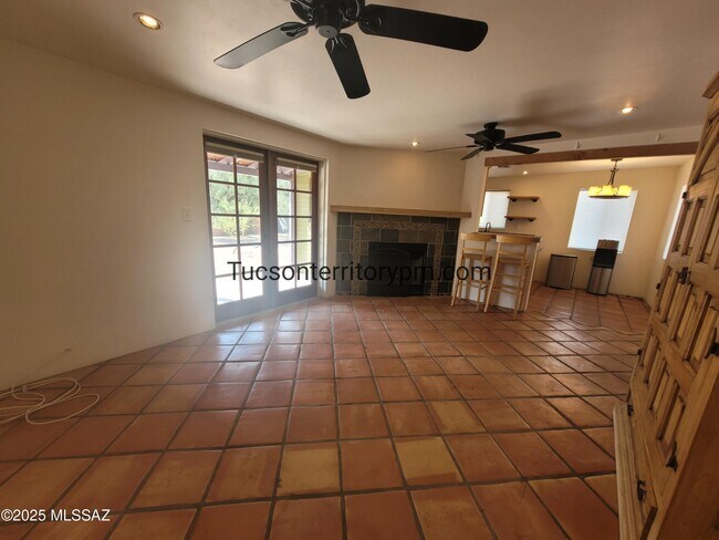 Foto del edificio - 1325 N Alamo Ave