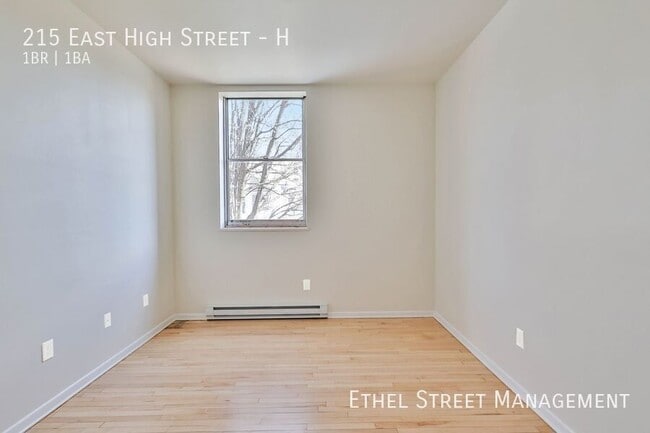 Building Photo - 215 E High St