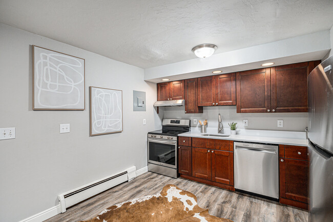 Kitchen - 4502 Everett Ct