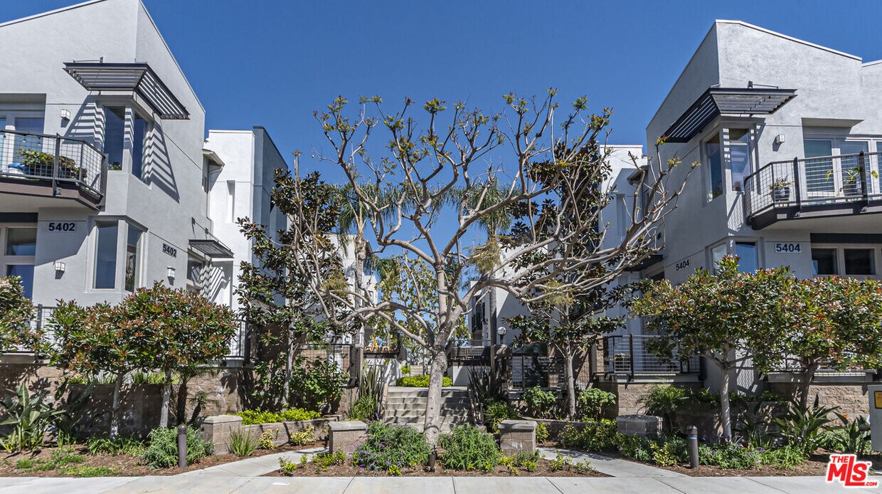 5402 W 149th Pl Unit 10, Hawthorne, CA 90250 Condo for Rent in