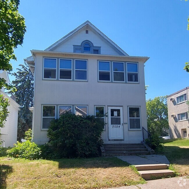 Building Photo - 2024 Grand Ave S