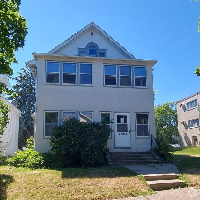 Building Photo - 2024 Grand Ave S
