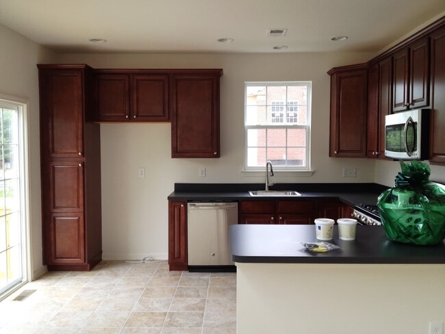 Building Photo - 2315 Berkshire Ln