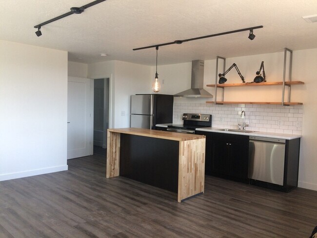 Foto del edificio - 117 N 2nd St W