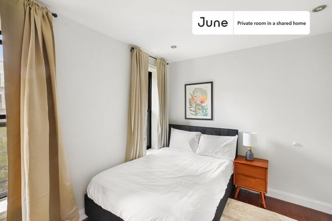 Building Photo - Room in Shared 3 bed/2 bath home in Upper West Side
