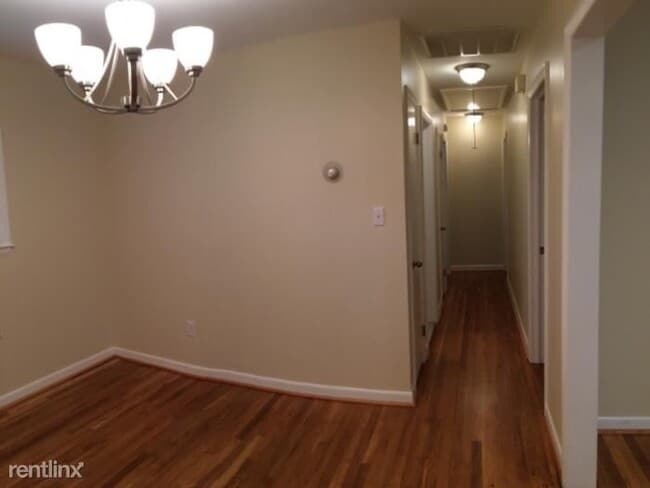 Building Photo - 3 br, 1.5 bath House - 1102 Oakwood Drive