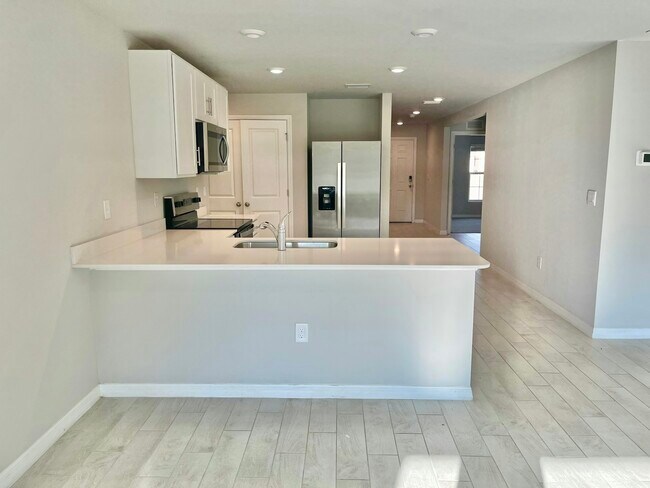 Building Photo - 5029 S Rosebud Cir