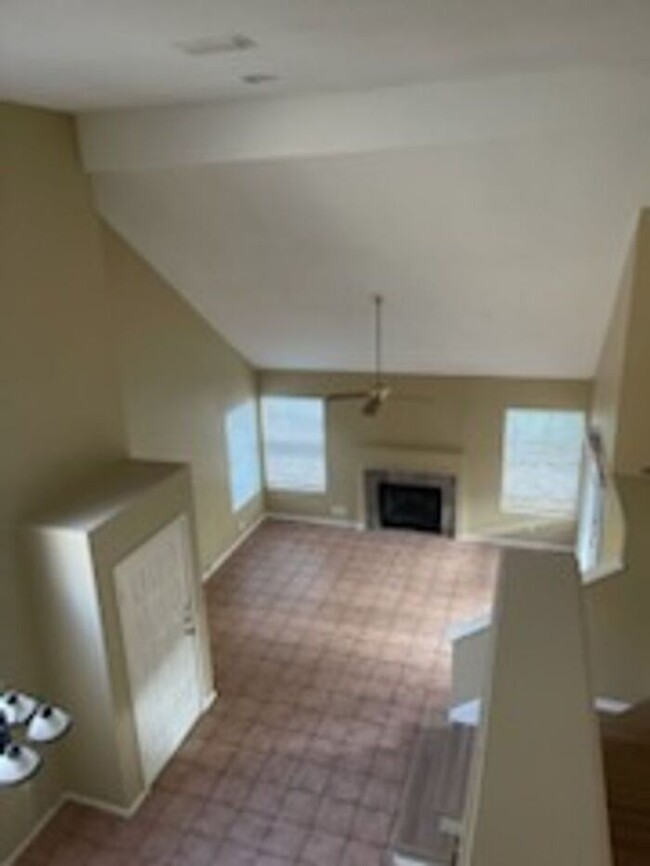 Building Photo - Beautiful remodeled 3 bed 2.5 bath