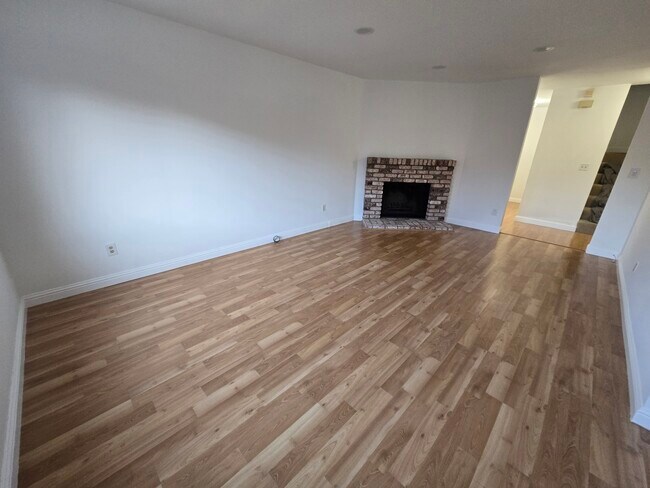 Foto del edificio - 8421 Locust Pl N