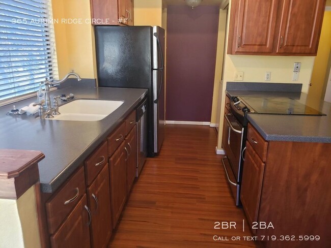 Foto del edificio - 365 Autumn Ridge Cir