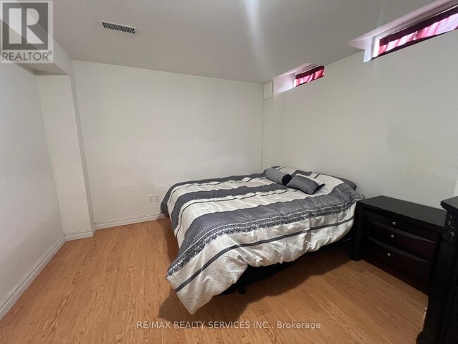 Photo du bâtiment - 24 Mossgrove Crescent