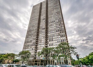 Building Photo - 1660 N La Salle Dr
