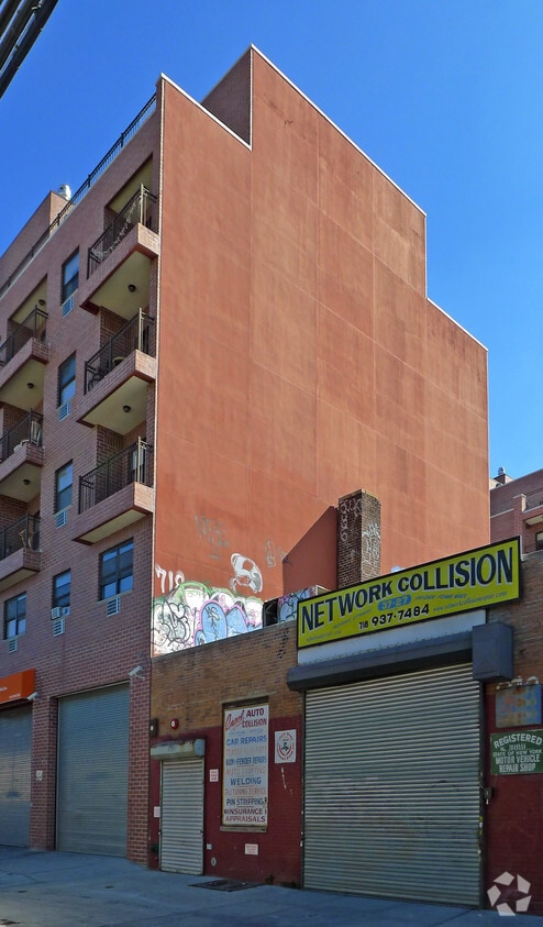 Building Photo - Alma West