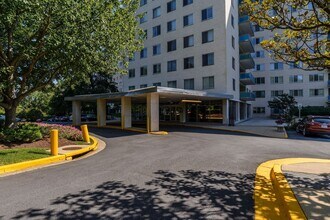 Building Photo - 10201 Grosvenor Pl