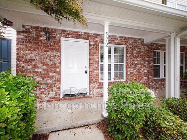 Building Photo - 572 Truman Dr