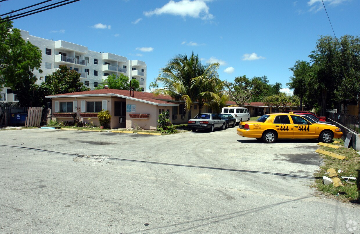 Primary Photo - 699 NE 83rd Ter