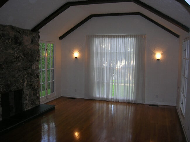 Foto del edificio - 8549 Clifton Wy