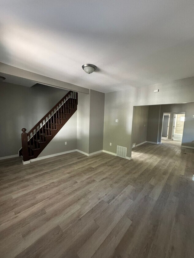 Building Photo - 343 Park St