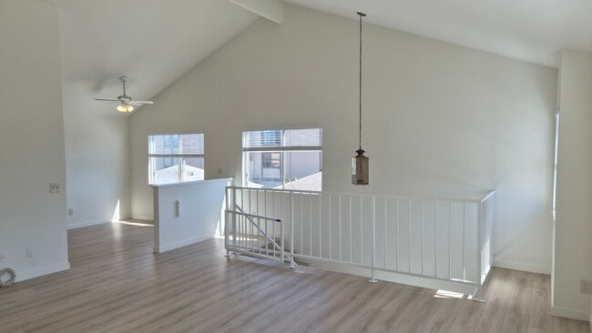 Sala de estar - 15810 Normandie Ave