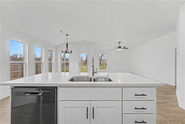 Building Photo - 5377 Clear Spgs Ave