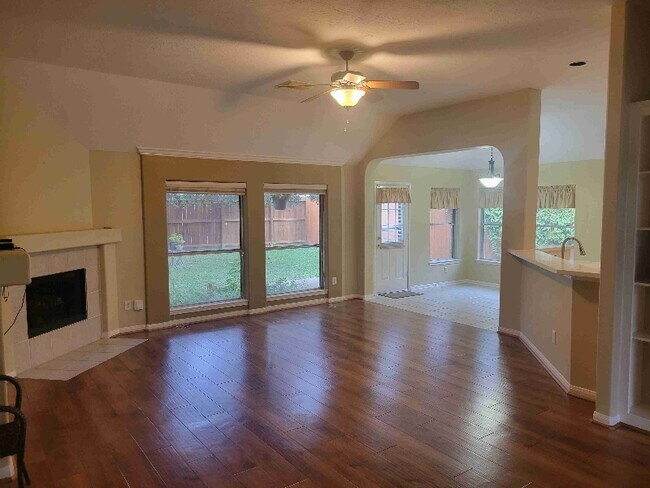 Foto del edificio - 3806 Lake View Dr