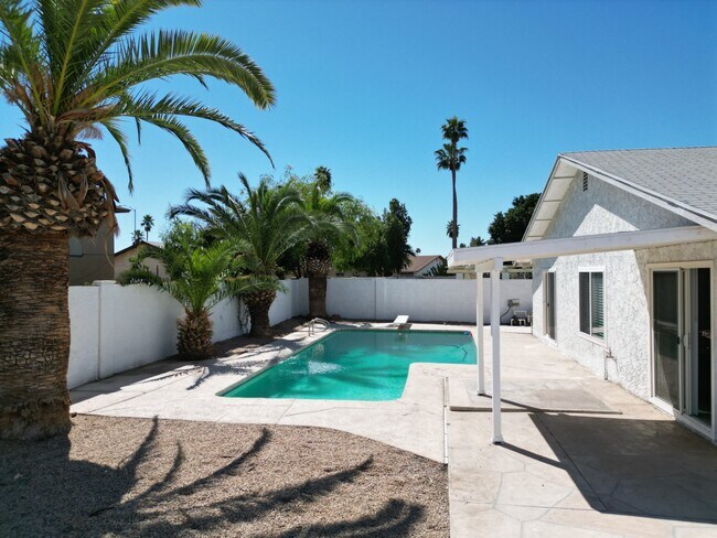 Foto del edificio - 639 W Grove Cir