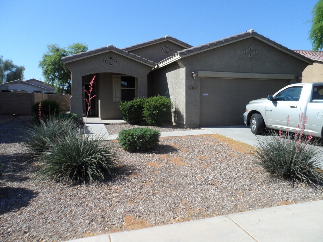 Primary Photo - Great 3 Bedroom 2 Bath Home with Pool Serv...
