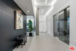 Foto del edificio - 325 N 1st St