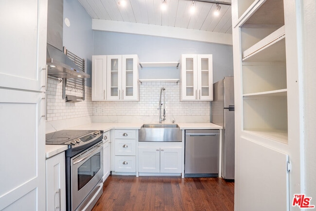 Building Photo - 12014 Kling St