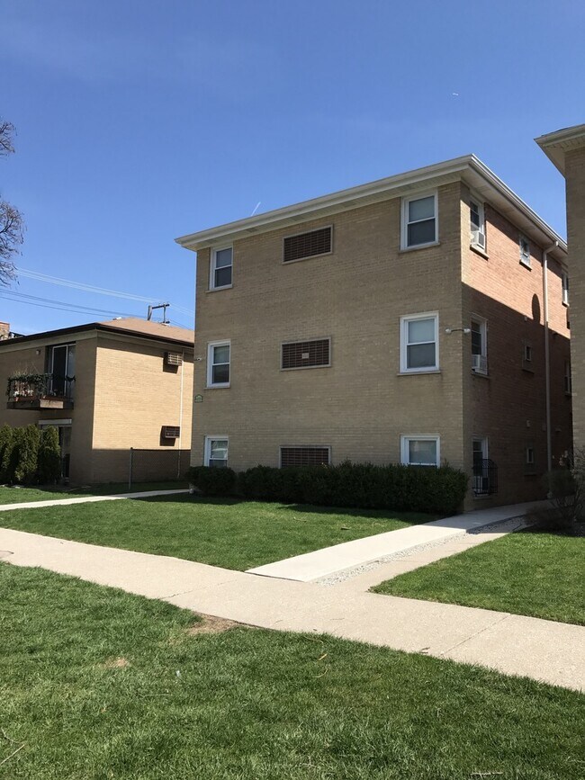 Building Photo - 420 Marengo Ave