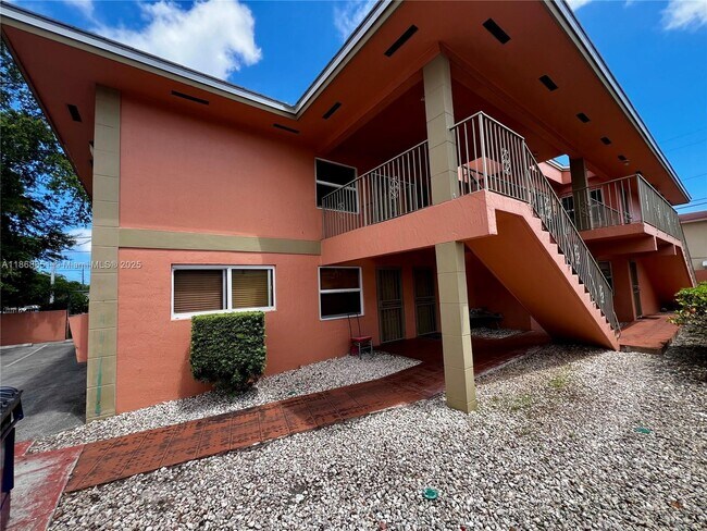 Foto del edificio - 2600 NW 14th St