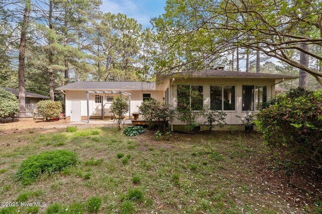 Building Photo - 185 Pine Ridge Dr