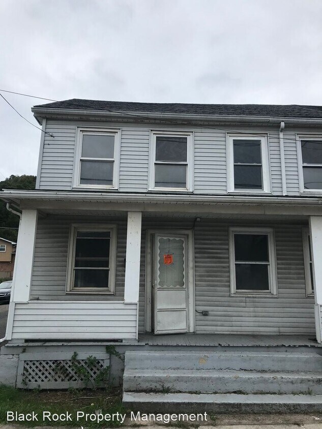 4 br, 1.5 bath House 401 West catawissa House Rental in