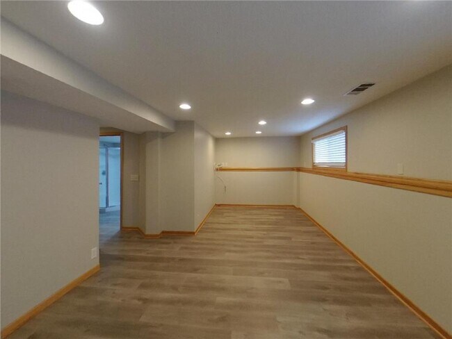 Building Photo - 3607 Robinwood Terrace