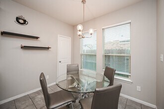 Building Photo - 23919 Villa Lisa Dr