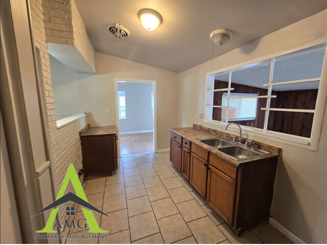 Photo - 2075 Alton St House