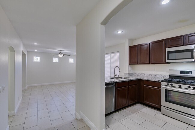 Building Photo - SOUTH WEST 3 BEDROOM UPDATED HOME WITH BALCONY