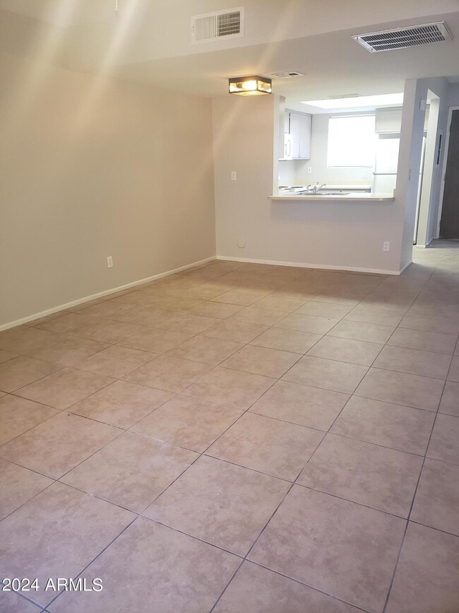 Building Photo - 1601 W Sunnyside Dr