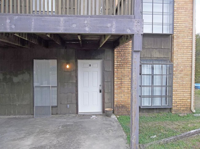 Foto del edificio - 611 Bracewood Cir
