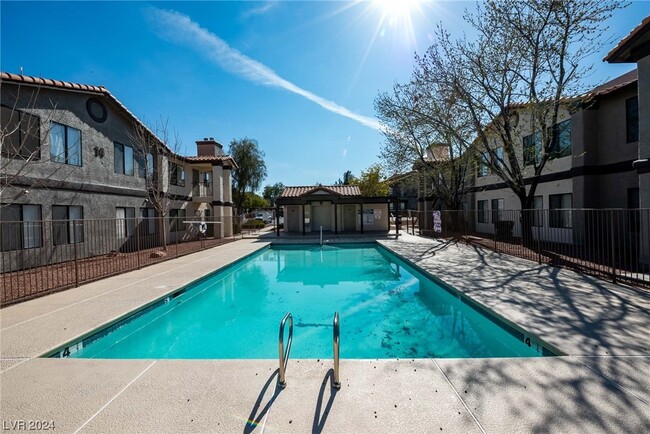 Building Photo - 1575 W Warm Springs Rd