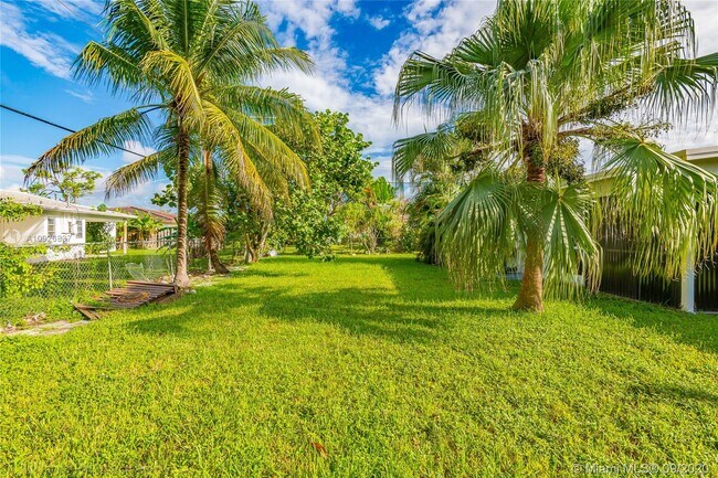 Building Photo - 4110 Woodside Dr