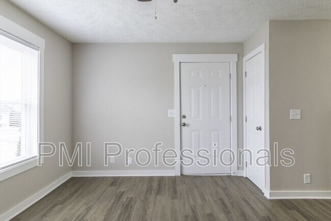 Foto del edificio - 141 Kingsridge Dr