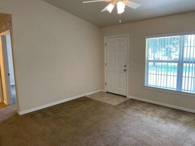 Foto del edificio - 8130 Juniper Rd