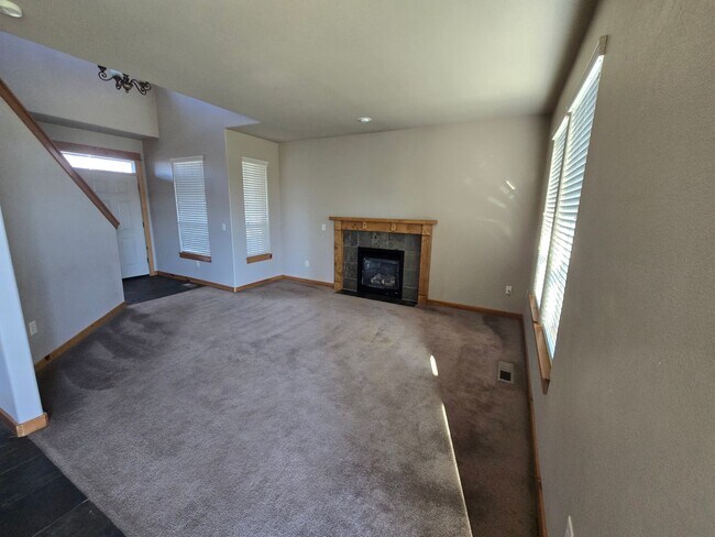 Foto del edificio - Great 2 story home ~ 4 bedroom, huge back yard in NW Redmond