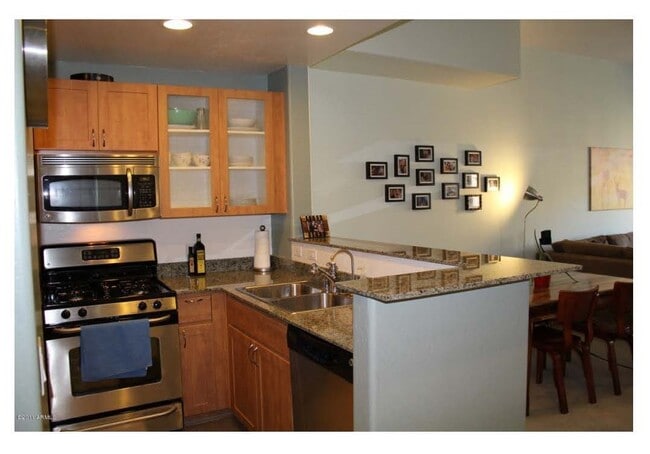Kitchen - 16 W Encanto Blvd
